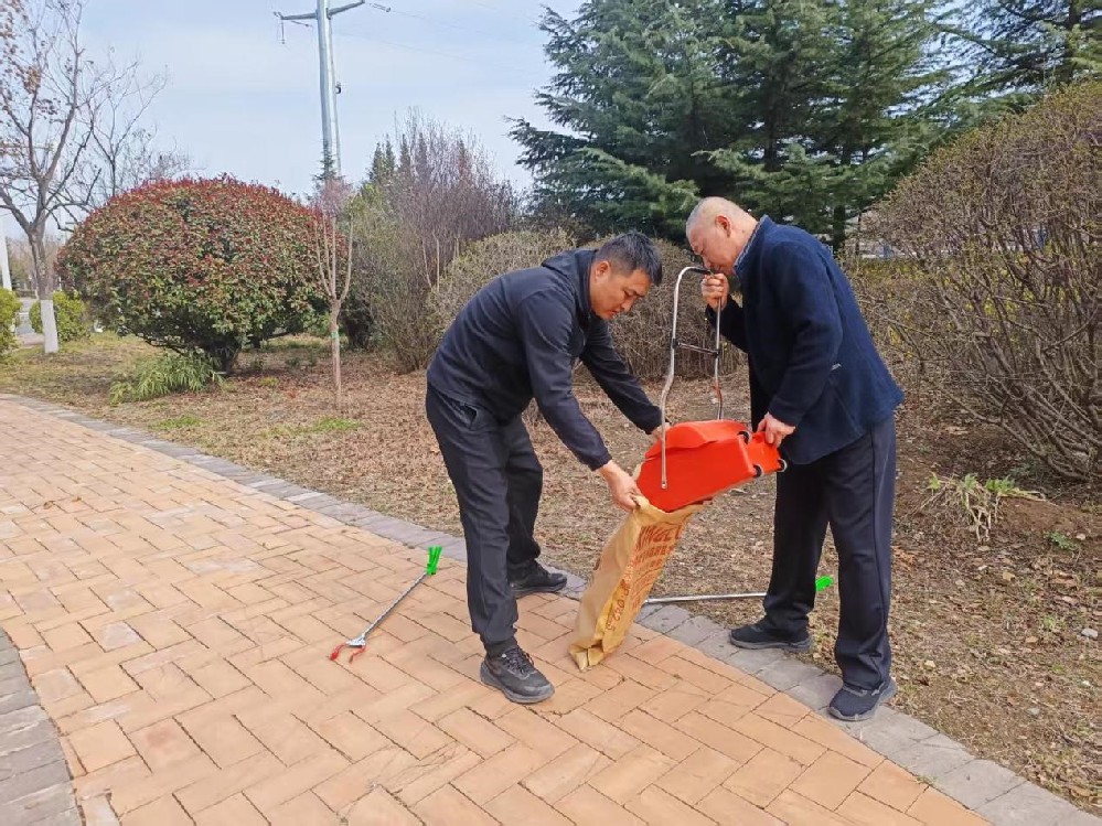天水經(jīng)發(fā)公司黨支部組織開(kāi)展“學(xué)雷鋒、做志愿、共同奮進(jìn)‘十五五’”主題黨日活動(dòng)